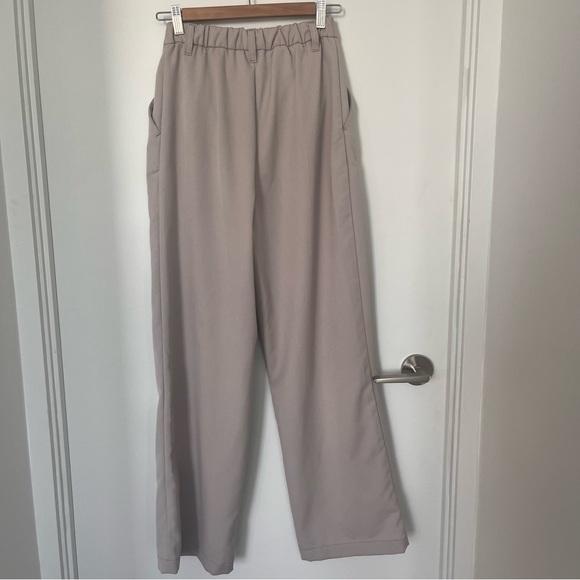 SOLD - H&M High Waisted Wide Leg High Trousers in Light Beige Size 6 - Picture 6 of 8